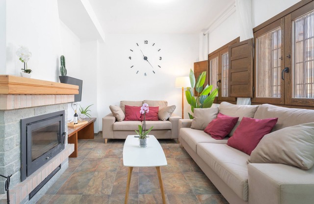 Ferienhaus 'Torre Buena Vista Con Jacuzzi' mit Bergblick, privater Terrasse und Balkon