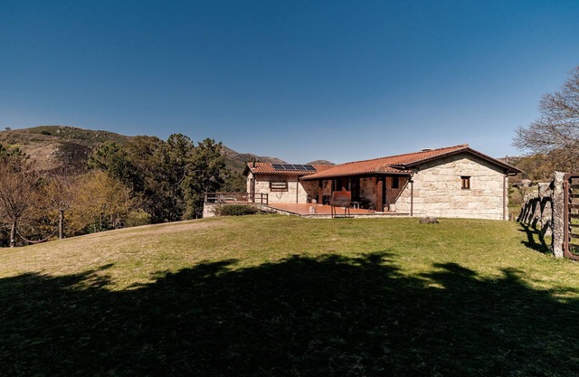 Ferienhaus 'Turismo Rural No Gerês' mit Bergblick, privatem Garten und Wi-Fi