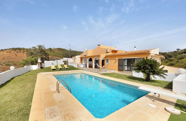 Ferienhaus "Vila Portimão T5 Com Piscina" mit privatem Pool, 2 Terrassen und WLAN
