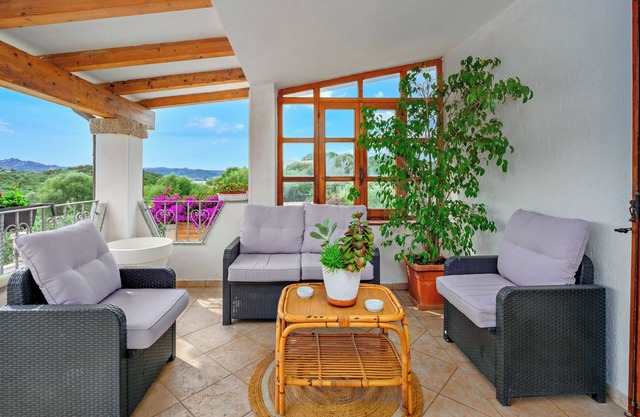 Holiday Home 'Villa Isola' with Sea View, Wi-Fi and Air Conditioning