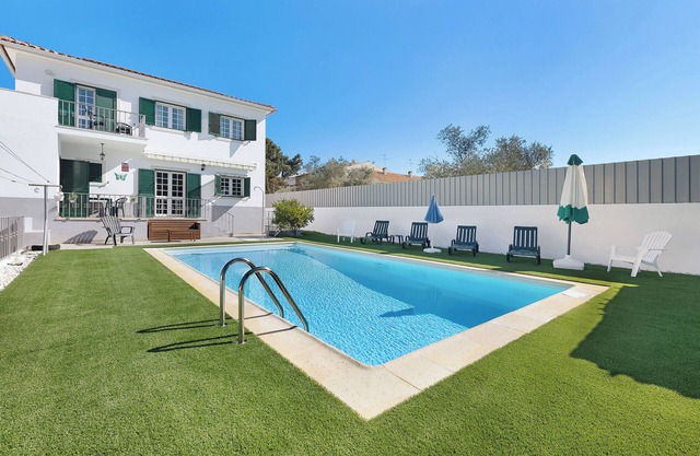 Ferienhaus Villa As Cumadres mit Bergblick, Pool, Garten und WLAN