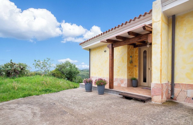 Ferienhaus 'Villa Cristina' mit Bergblick und Balkon