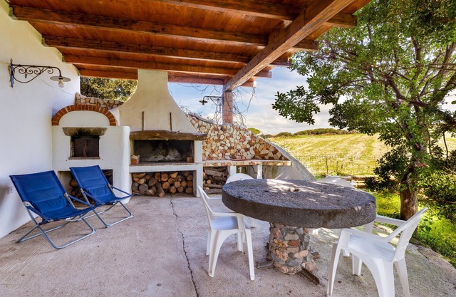 Ferienhaus 'Villa Due Archi' mit Meerblick, privater Terrasse und eigenem Garten