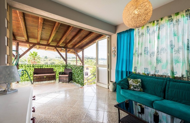 Ferienhaus 'Villa Dora' mit Meerblick, privater Terrasse und eigenem Garten