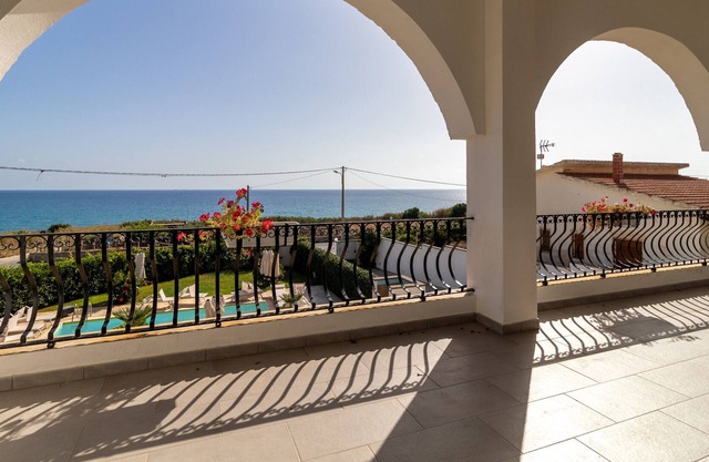 Holiday Home "Villa Archi - Private Pool" with Sea View & Wi-Fi