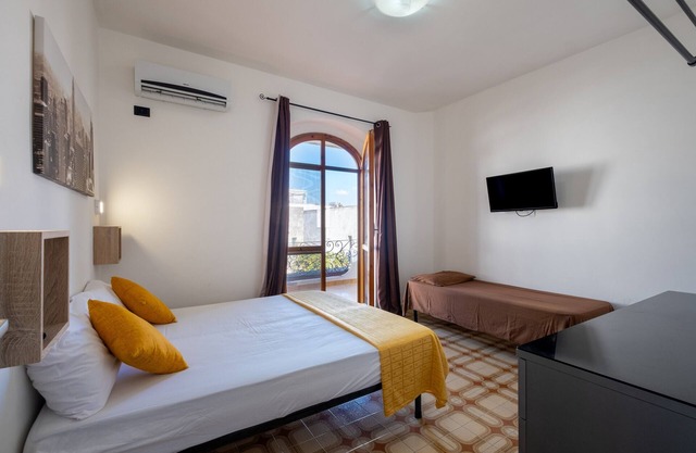 Ferienhaus 'Villa Gaudì - Milà' mit Privatterrasse, WLAN und Klimaanlage