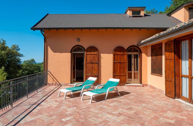 Ferienhaus 'Villa Marta' mit Bergblick, Terrasse und Gemeinschaftsgarten