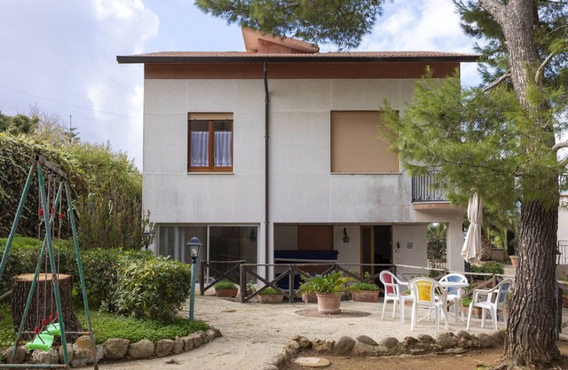 Ferienhaus 'Villa Sofia' mit privatem Garten und Balkon
