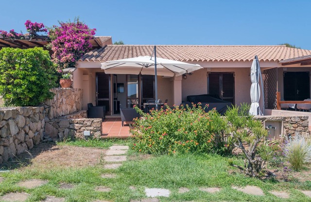 Ferienhaus 'Villetta Porto Mannu Strand' mit Terrassen und Klimaanlage