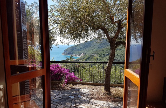 Holiday Home 'Villino Bougainvillea' with Sea View, Private Terrace and Wi-Fi