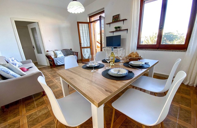 Holiday Home with Patio 20 Steps to the Beach for Families and Groups