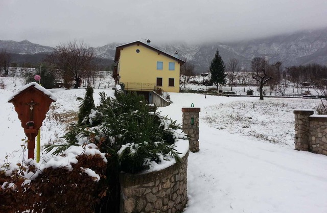Ferienhaus mit Garten und Bergblick
