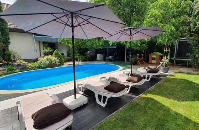 Ferienhaus mit großem Pool