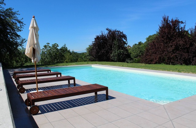 Ferienhaus mit Pool im Piemont