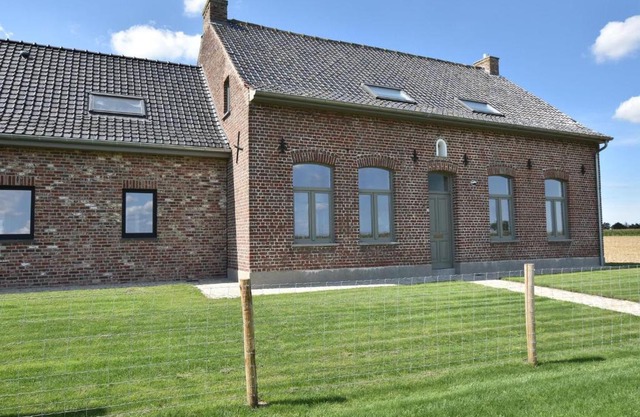 Holiday Home with pond in Poperinge