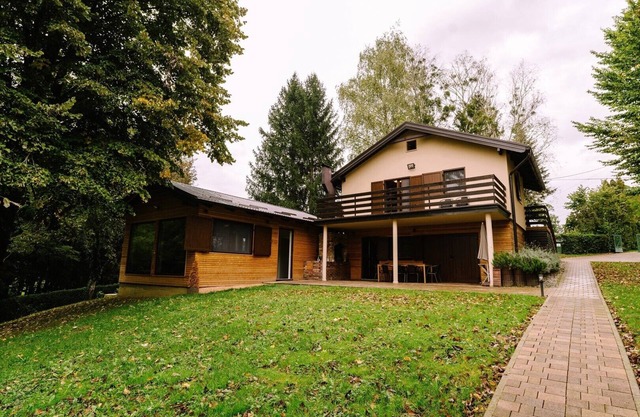 Ferienhaus mit privatem Garten und Whirlpool.