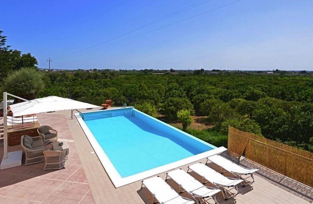 Ferienhaus mit Privatpool in Floridia