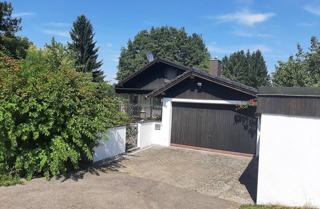 Ferienhaus 'Mit Schwimmhalle' mit privater Terrasse, privatem Garten und Wi-Fi