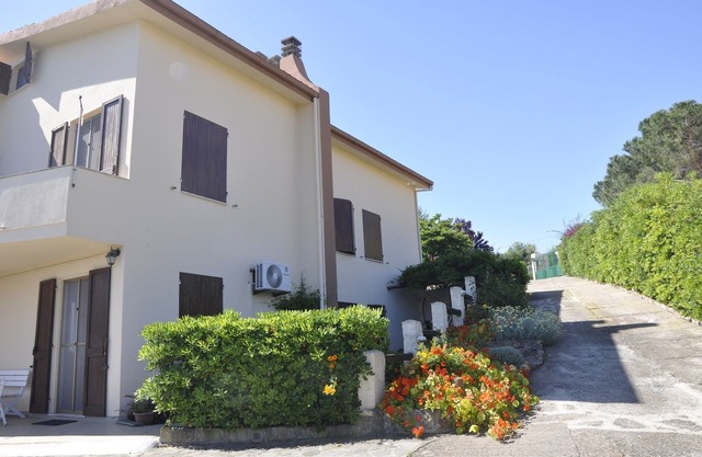 Holiday house with pool and garden, all amenities, perfect for children,