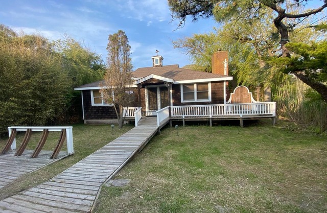 Holiday House 4 bedroom Beach House in Kismet, Fire Island One block from ocean