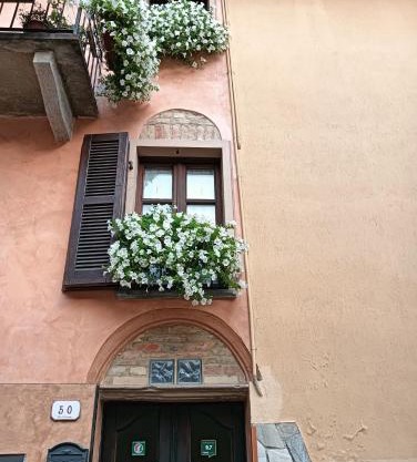 Holiday House Antica Dimora Soggiorni in langa centro storico La Morra