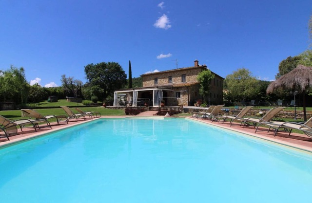 Holiday house Badia al Pino for 1 - 16 persons with 8 bedrooms - Holiday home