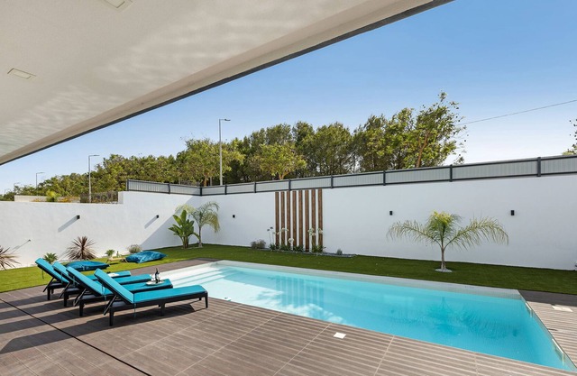 Ferienhaus 'Be Glow Villa' mit Bergblick, Privatem Pool und WLAN