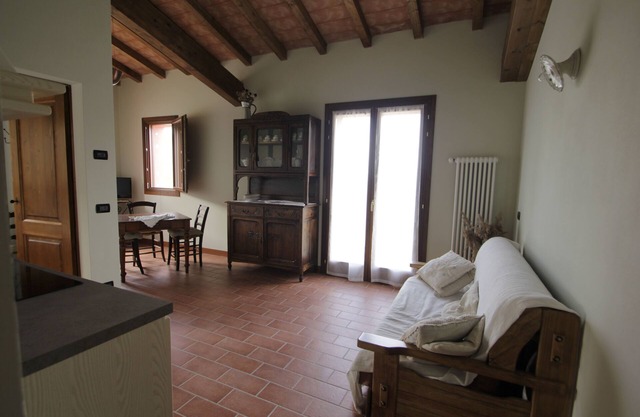 Ferienhaus am Ufer des Flusses Po und von grünen in Emiliana umgeben