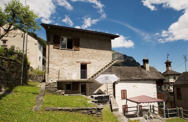 Ferienhaus Comologno für 1 - 6 Personen mit 2 Schlafzimmern - Ferienhaus