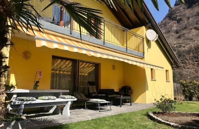 Ferienhaus Corzoneso für 1 - 8 Personen mit 3 Schlafzimmern - alleinstehendes Ferienhaus