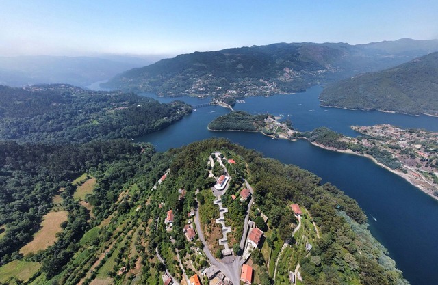 Ferienhaus in Gerês. Ansichten des Nationalparks und des Stausee von Caniçada