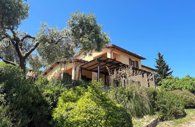 VILLA IDILLIAC POSITION con panorama sobre golfo de PORTO AZZURRO MUY PEACEFUL