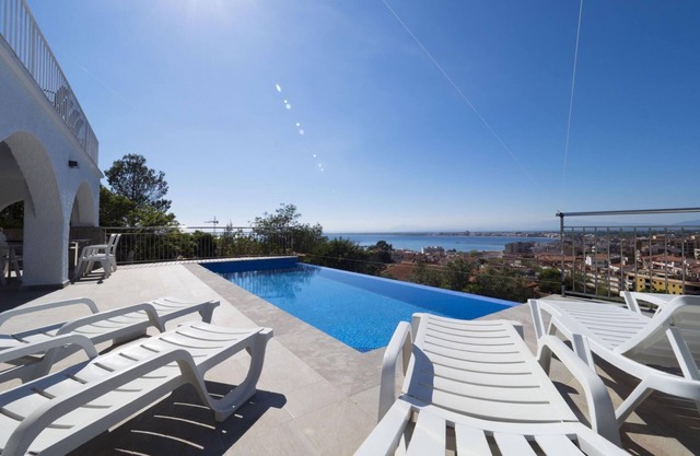 Holiday house Roses for 1 - 11 persons with 4 bedrooms - Holiday home