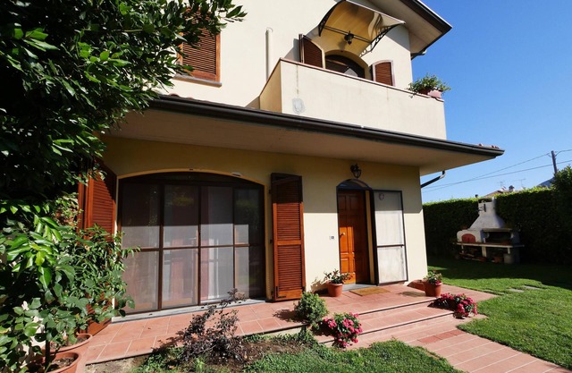 Holiday house with garden