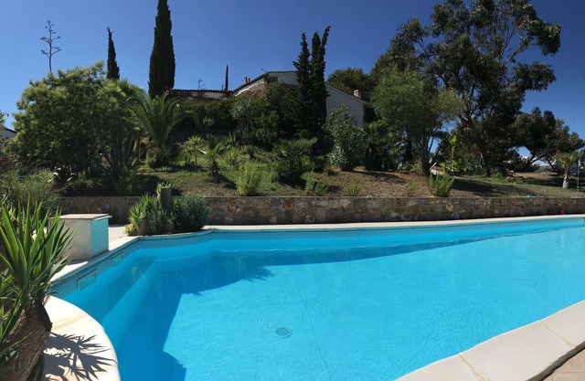 Ferienhaus mit Pool und Meersicht