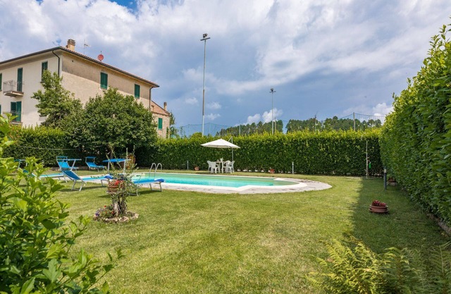 Unabhängiges Haus für 8 Personen mit privatem Garten und Pool in einem typisch toskanischen Dorf.