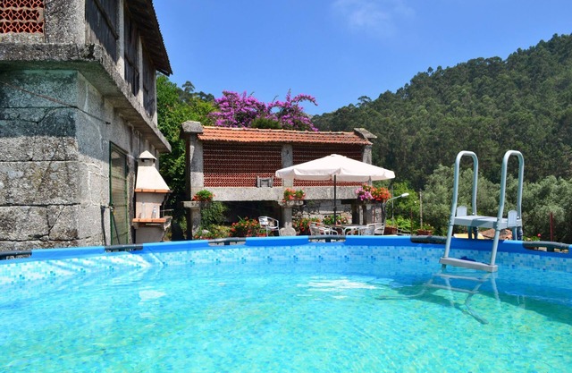 Holiday house with pool, beautiful views and close to Gerês!