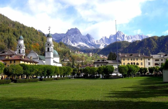 URLAUB IN Agordo Dolomiten, Wandern, Erholung, Wäldern, Felsen und Sonnenuntergänge PINK !!