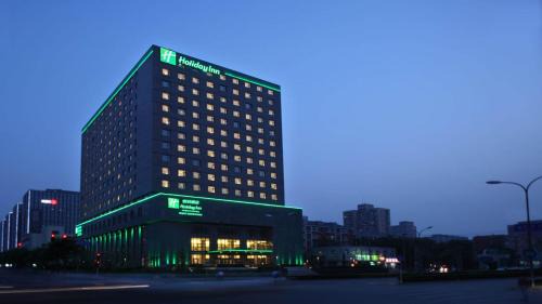 Holiday Inn Beijing Deshengmen by IHG on 2nd Ring Road Extension 10-15 minute taxi ride to Shichahai Lama Temple Drum Tower Close to Beijing North Station for Badaling Great Wall Near Exit B Jishuitan Metro Line 2