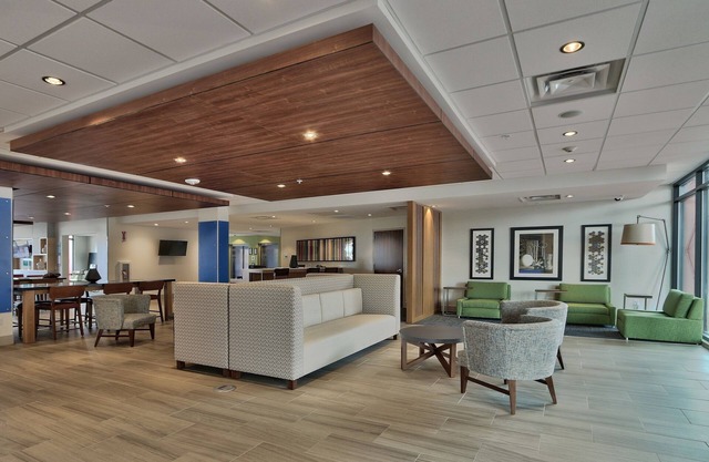 Holiday Inn Express and Suites Broomfield by IHG
