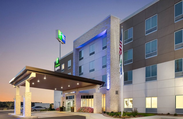 Holiday Inn Express Calhoun South by IHG