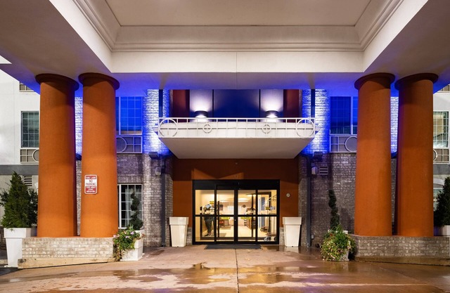 Holiday Inn Express Evanston by IHG