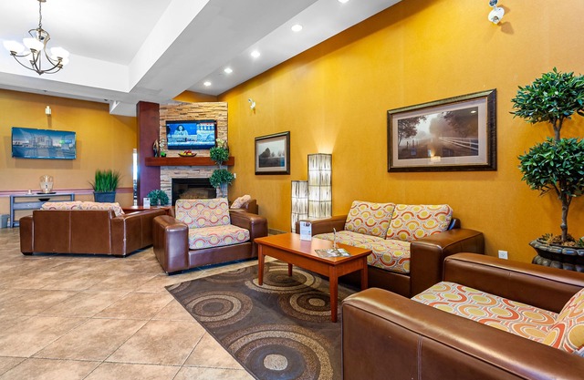 Holiday Inn Express Hotel & Suites CLARINGTON - BOWMANVILLE by IHG