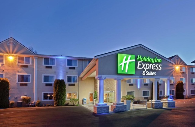 Holiday Inn Express Hotels & Suites Burlington by IHG