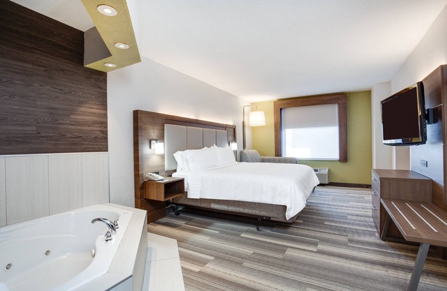 Holiday Inn Express Hotel & Suites Clewiston by IHG