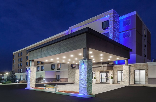 Holiday Inn Express Hotel & Suites Providence-Woonsocket by IHG