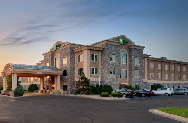 Holiday Inn Express Hotel & Suites Saginaw by IHG