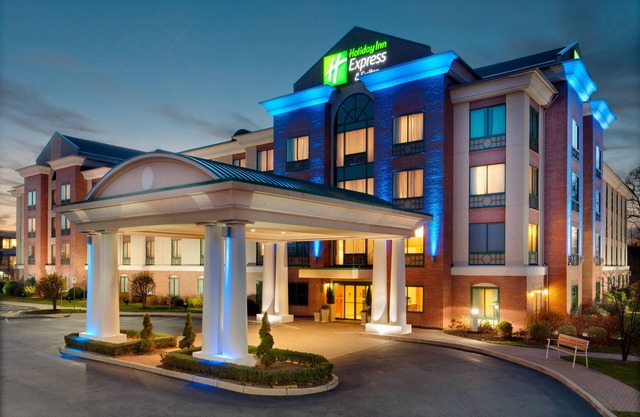 Holiday Inn Express Hotel & Suites Warwick-Providence (Arpt) by IHG