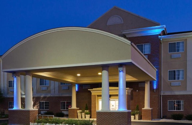 Holiday Inn Express Hotel & Suites Defiance by IHG