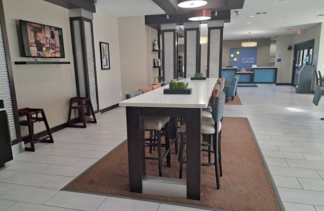 Holiday Inn Express Kenedy by IHG